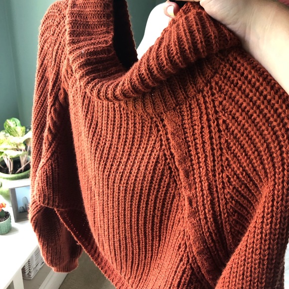 Cropped Sweater - Picture 3 of 3